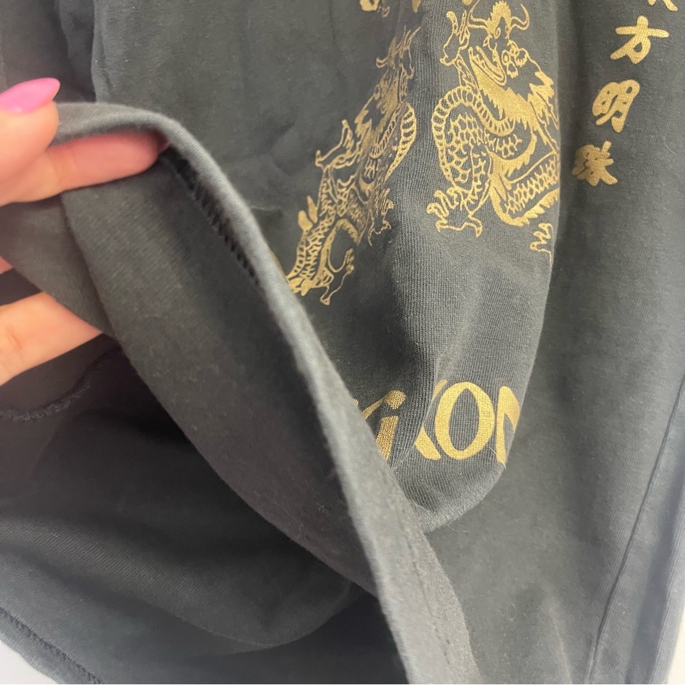 Vintage Dragon Hong Kong Black Gold T-shirt Unique - Picture 4 of 9